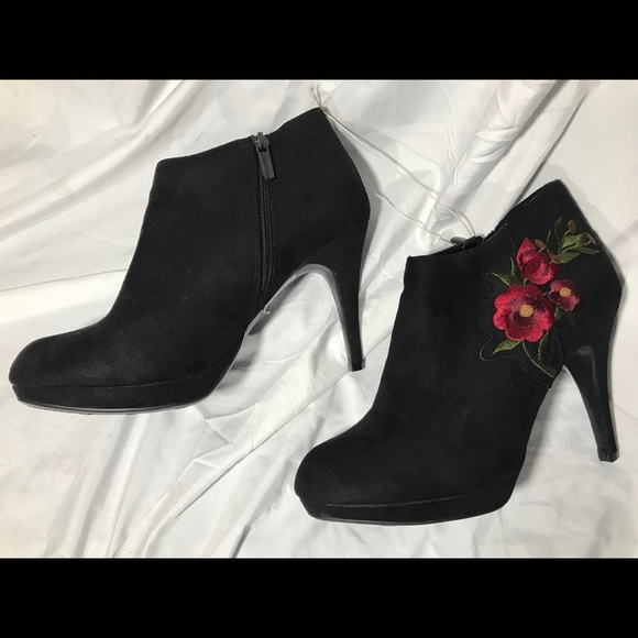 IMPO Black Fuax Suade Floral Embroidered Bootie NWOT - Picture 10 of 10